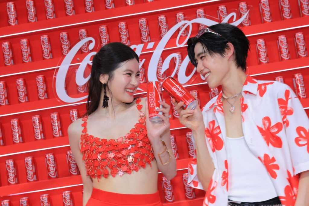 "โค้ก ชวนรวมด้อม" สุดปัง! "พีพี-ออน" นำทีม Gen Z สร้างโมเมนต์สุดฟินกลางกรุง