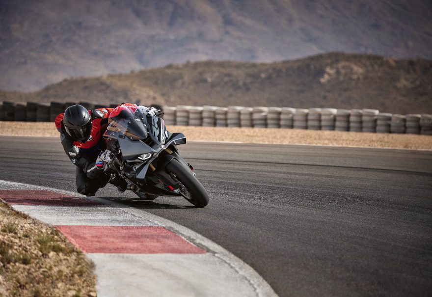 บีเอ็มดับเบิลยู S 1000 RR ใหม่: ทะยานสู่ขีดสุดแห่งความแรง เร้าใจทุกองศาการขับขี่!