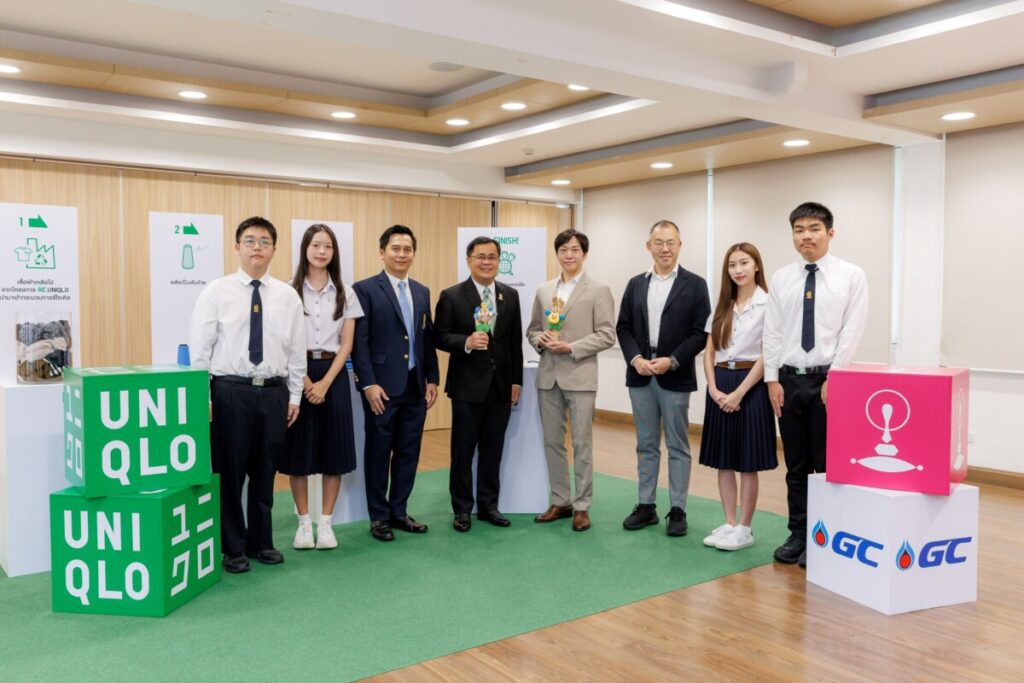 ยูนิโคล่ผนึกกำลังโรงเรียนสาธิตจุฬาฯ สานต่อ "Happy Gloves" ส่งมอบ 1,000 ถุงมือปันสุข เพื่อรอยยิ้มเด็กพิการทางสมอง