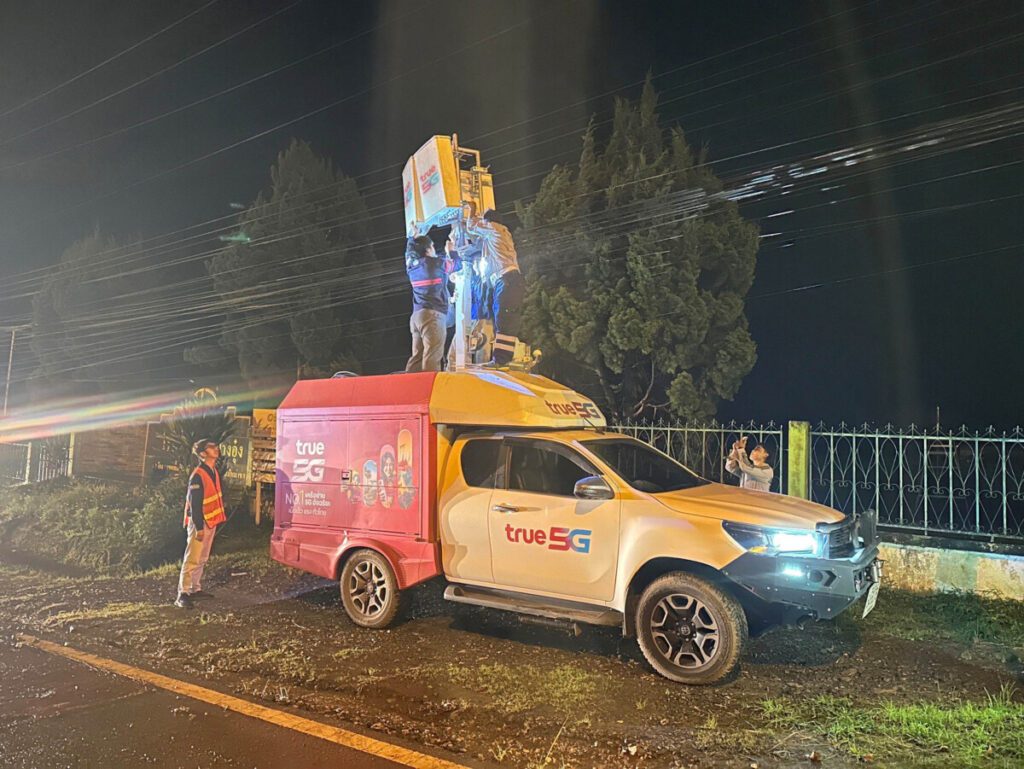 ทรู เสริมทัพสู้พายุ! ระดมทีม-รถ COW เพิ่มสัญญาณมือถือ-เน็ตบ้าน
