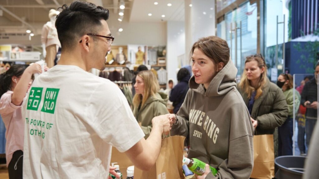 ยูนิโคล่สานต่อพันธกิจ "The Heart of LifeWear" บริจาคฮีทเทคเพิ่มอีก 1 ล้านชิ้น ช่วยเหลือผู้พลัดถิ่นและผู้ประสบภัยทั่วโลก