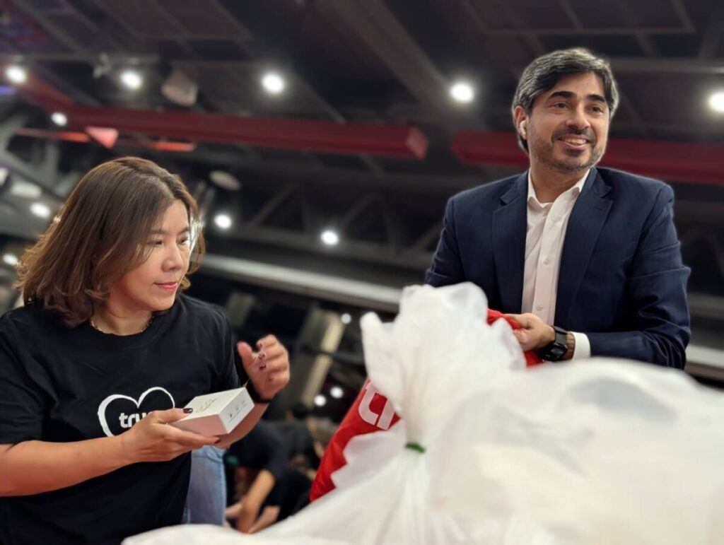 ทรู คอร์ปอเรชั่น ระดมสรรพกำลังเต็มอัตรา ช่วยผู้ประสบอุทกภัยพี่น้องชาวใต้ ส่งฝูงโดรน 20 ลำเสริมภารกิจ พร้อมดูแลการสื่อสารอย่างใกล้ชิด