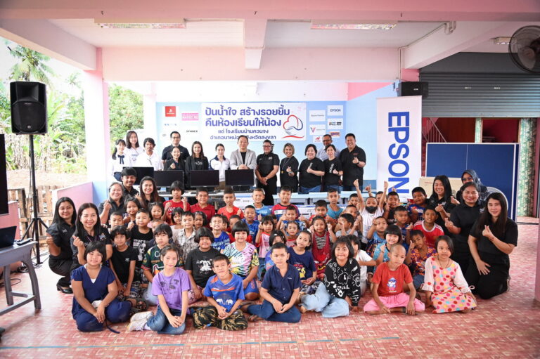 เมื่อ ‘ขวดหมึกใช้แล้ว’ กลายเป็น ‘โต๊ะเรียนใหม่’ ในภารกิจฟื้นฟูโรงเรียนหาดใหญ่หลังน้ำท่วม